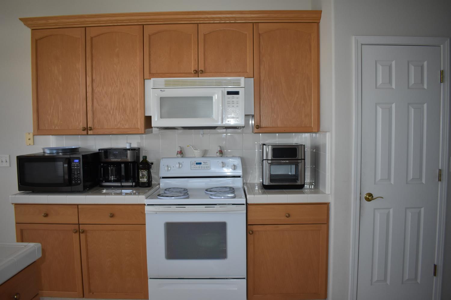 829 E Green Acres Dr, Fresno, CA 93720
