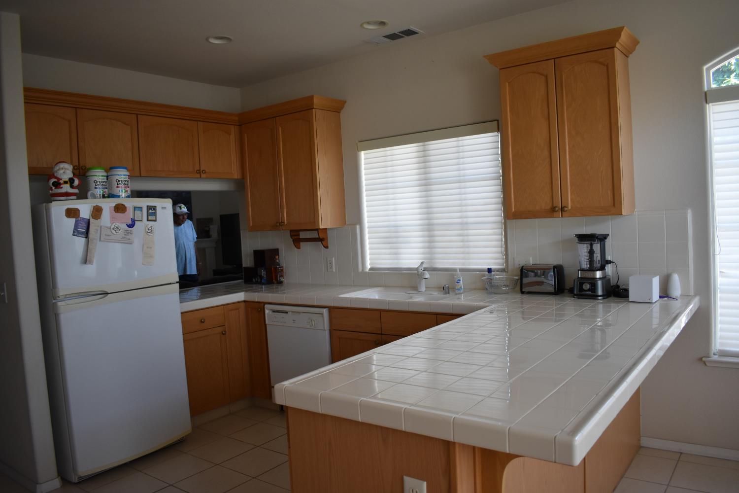 829 E Green Acres Dr, Fresno, CA 93720