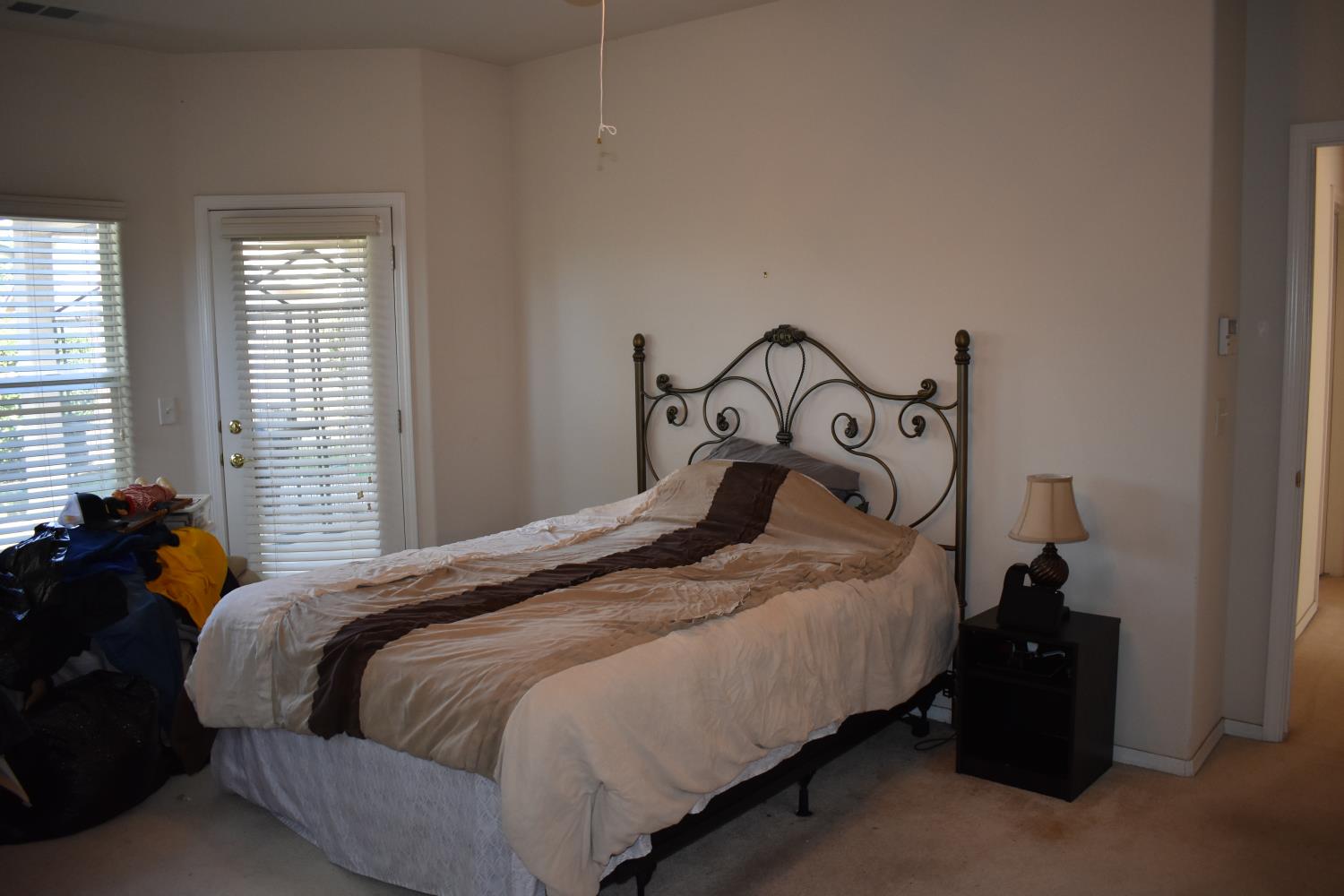 829 E Green Acres Dr, Fresno, CA 93720