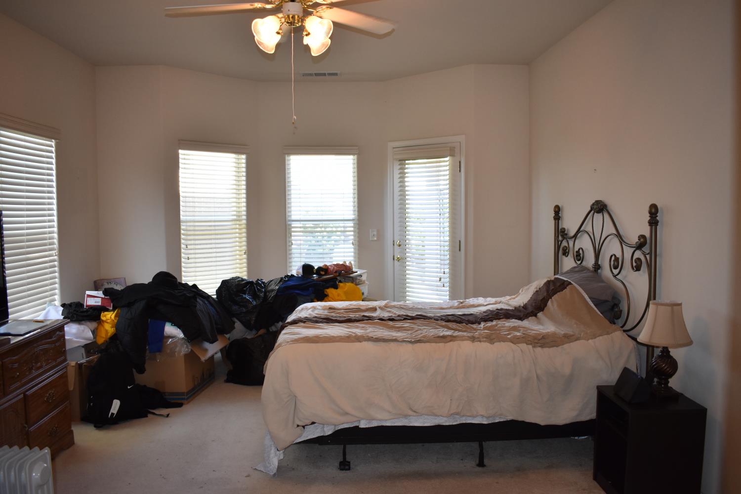 829 E Green Acres Dr, Fresno, CA 93720