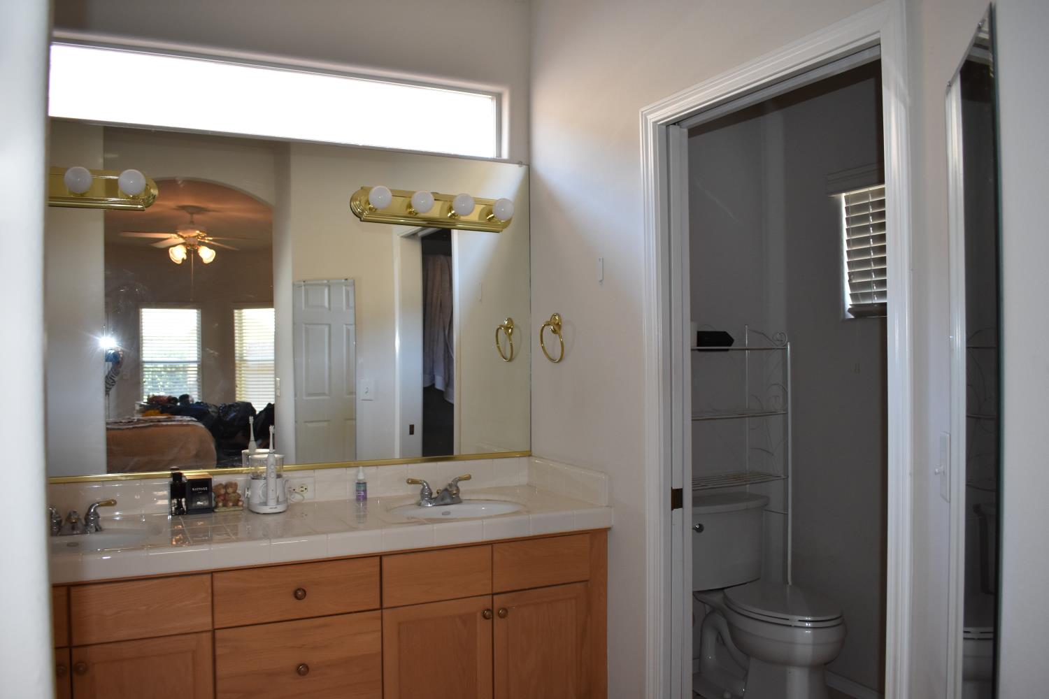 829 E Green Acres Dr, Fresno, CA 93720