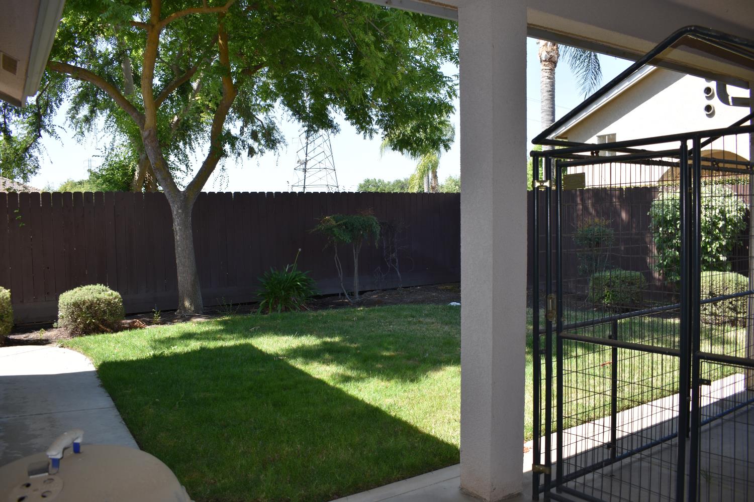 829 E Green Acres Dr, Fresno, CA 93720