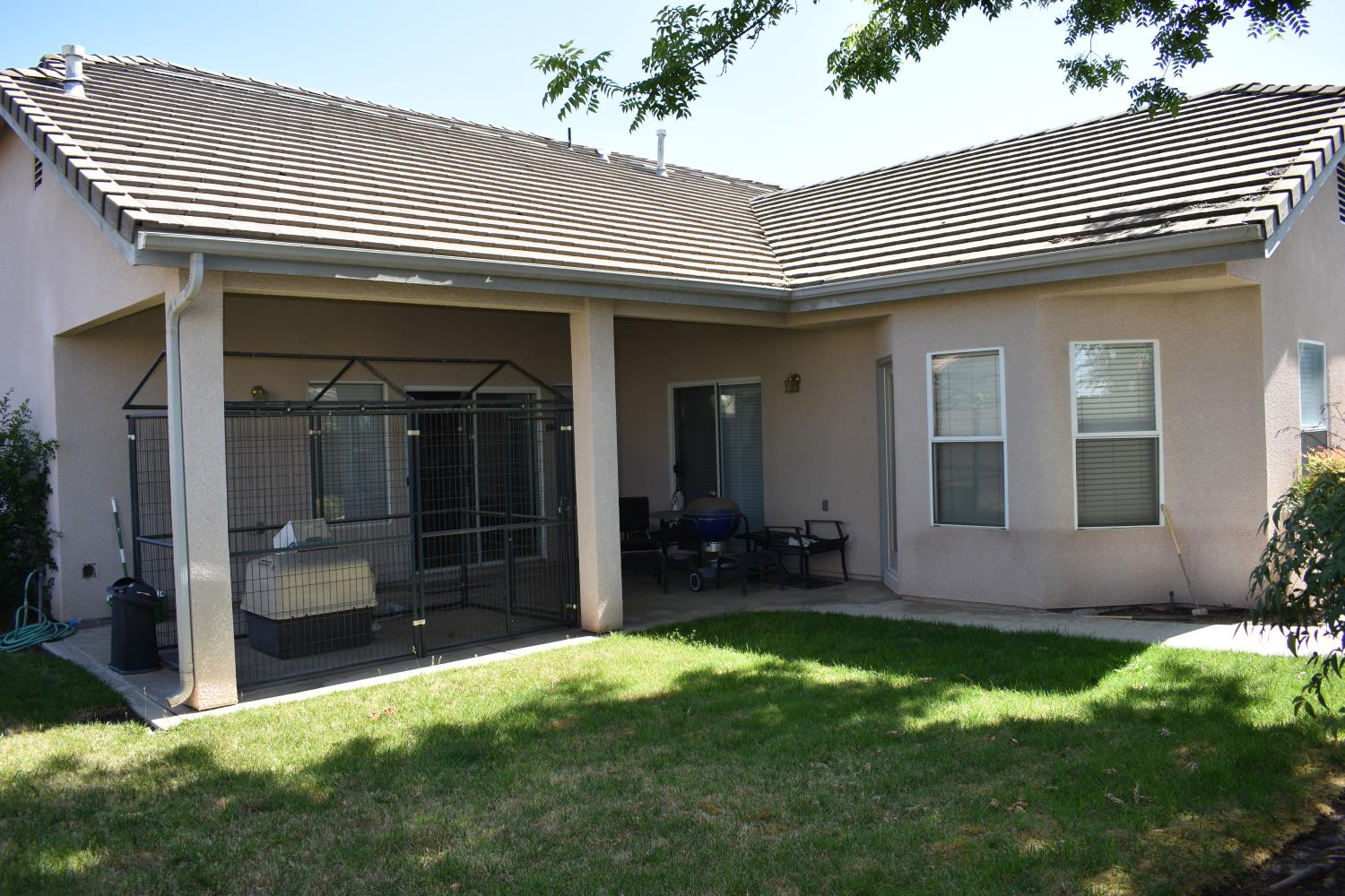 829 E Green Acres Dr, Fresno, CA 93720