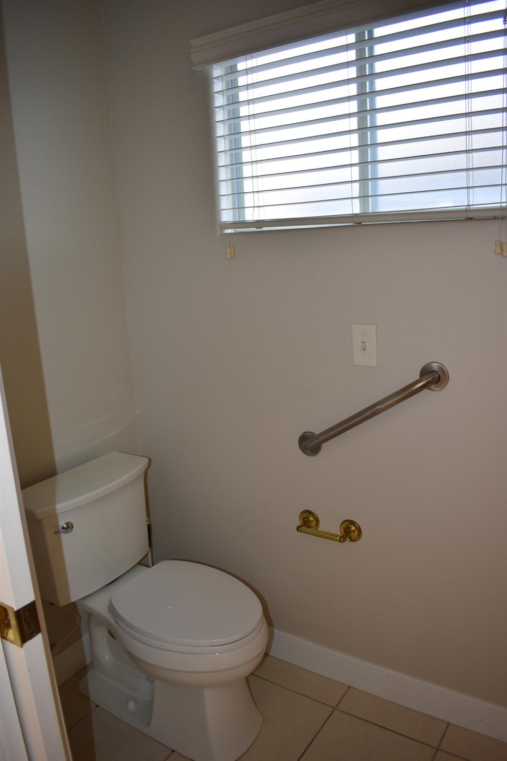 829 E Green Acres Dr, Fresno, CA 93720
