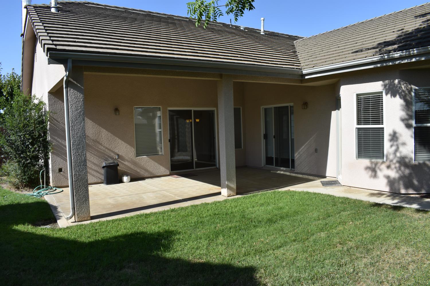 829 E Green Acres Dr, Fresno, CA 93720