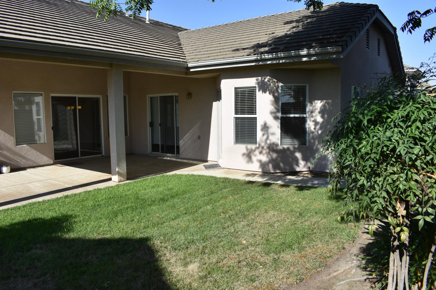 829 E Green Acres Dr, Fresno, CA 93720
