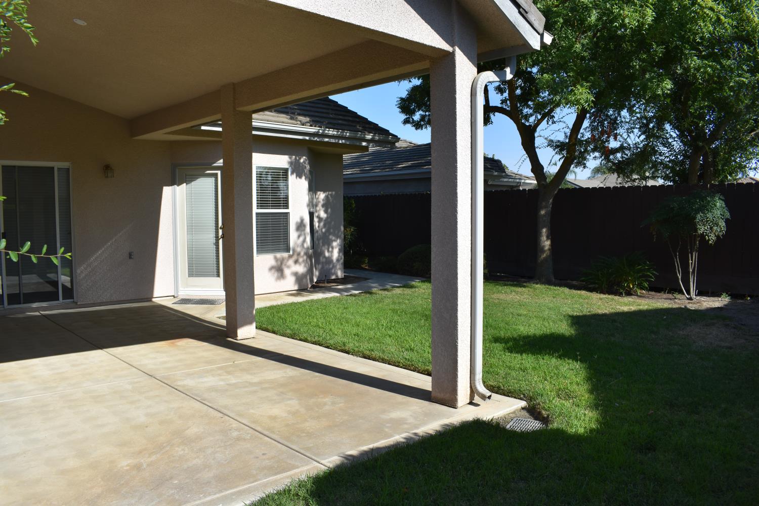 829 E Green Acres Dr, Fresno, CA 93720