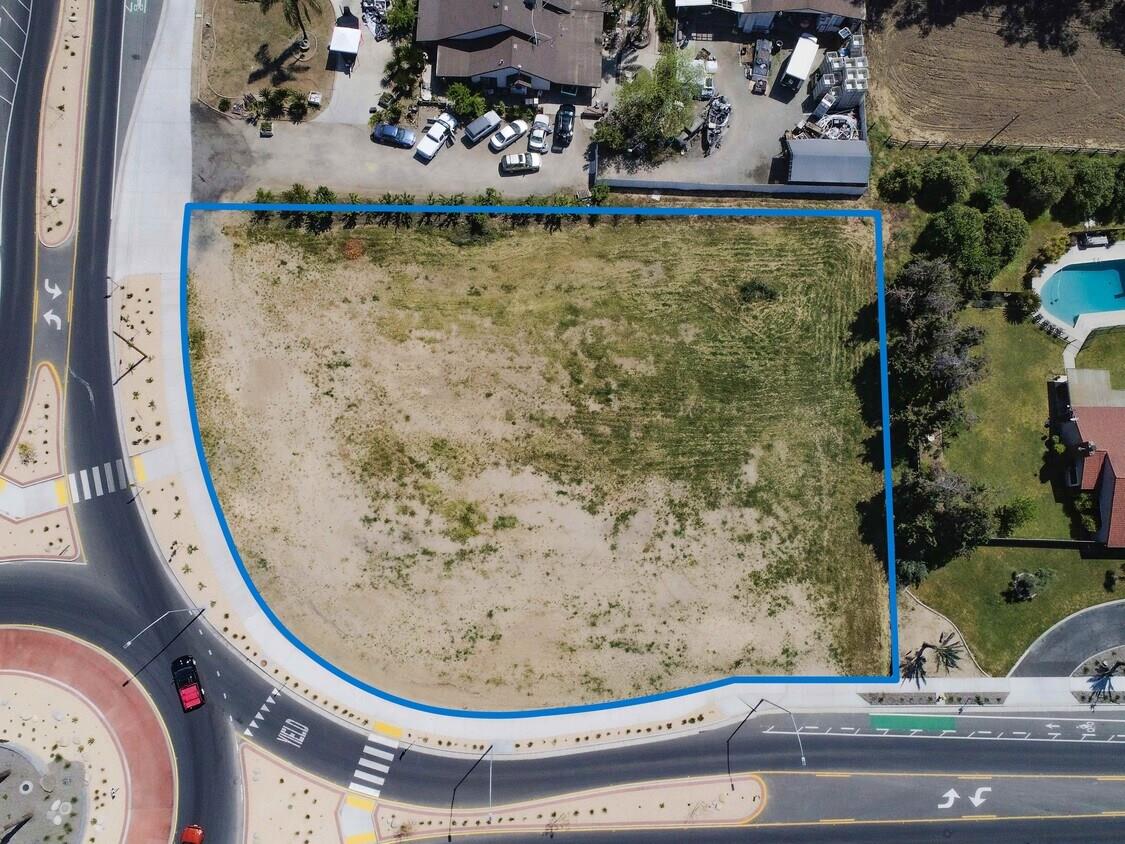 1641 N Alta Ave, Dinuba, CA 93618