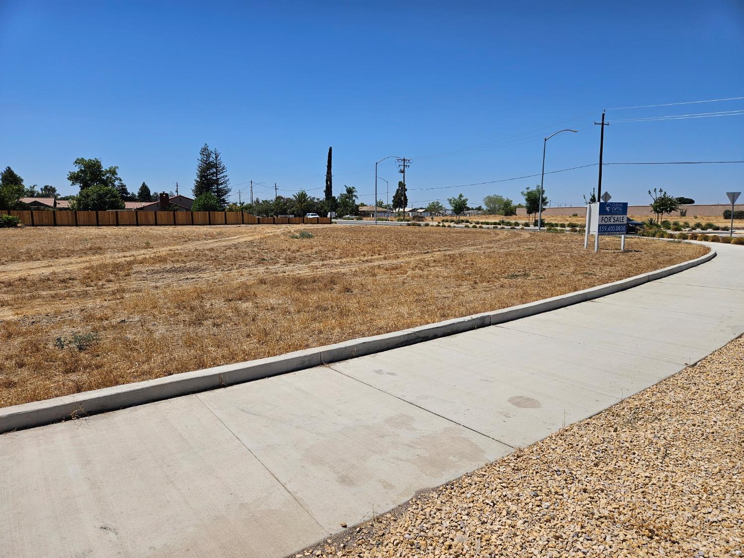 1641 N Alta Ave, Dinuba, CA 93618