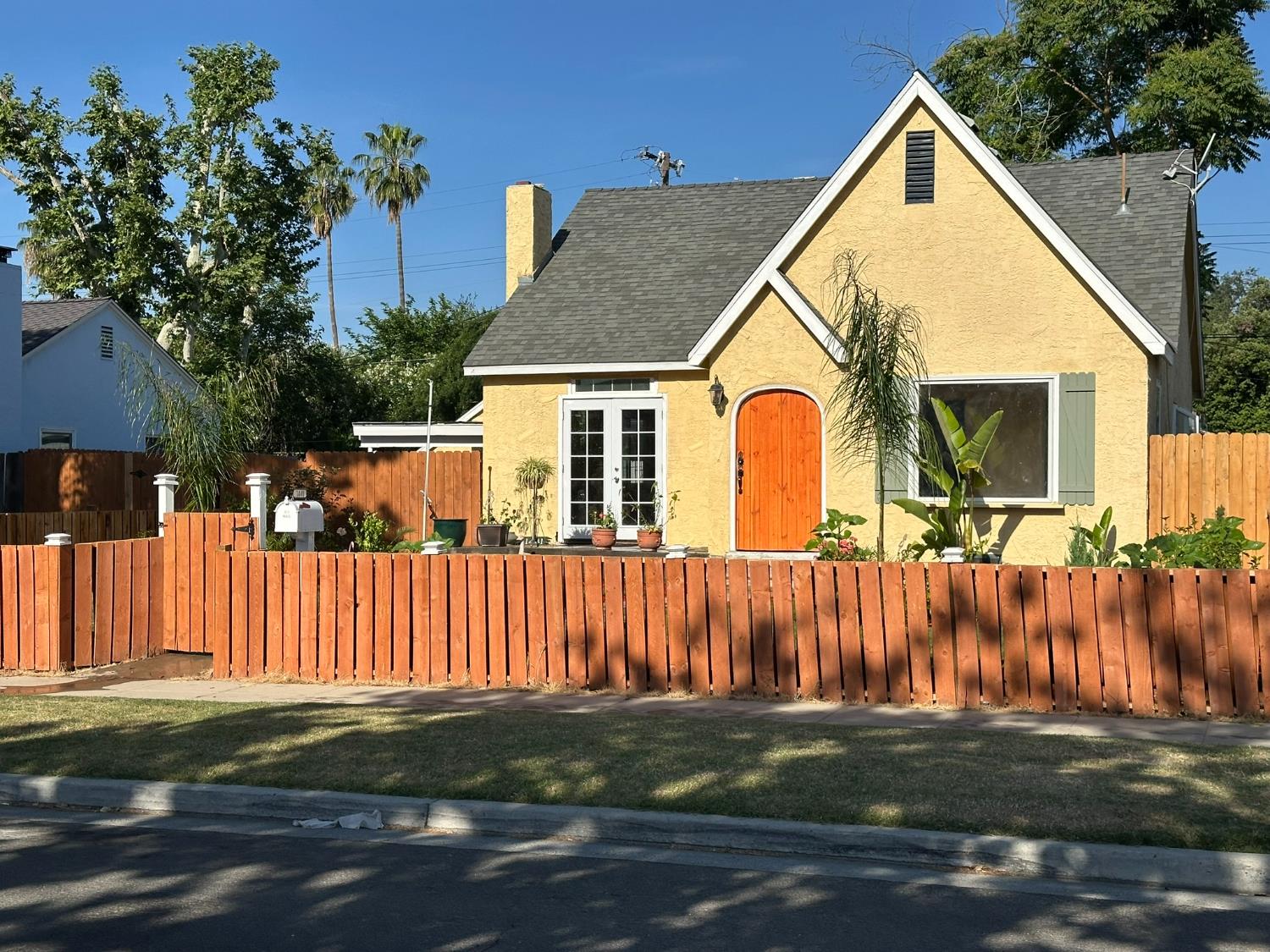 1441 N Calaveras, Fresno, CA 93728