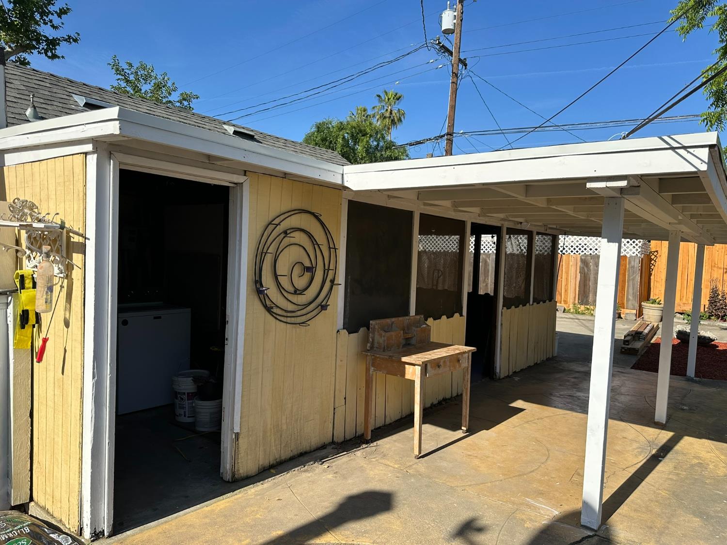 1441 N Calaveras, Fresno, CA 93728