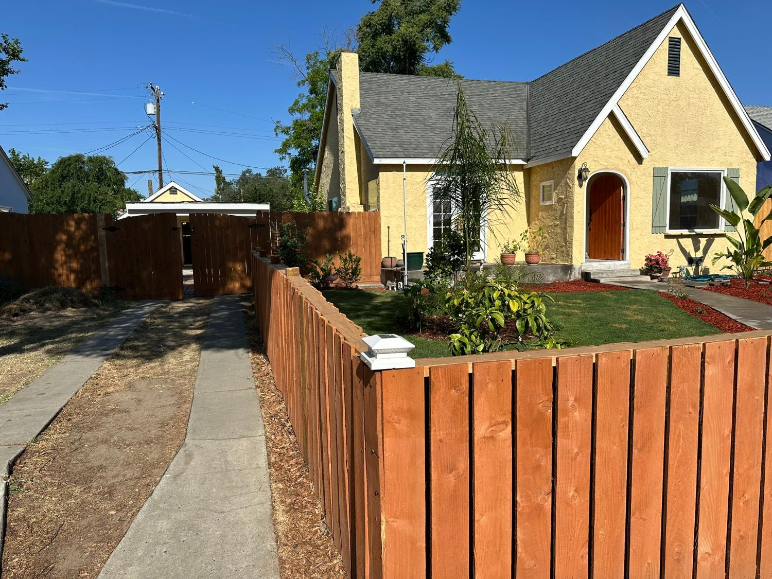 1441 N Calaveras, Fresno, CA 93728