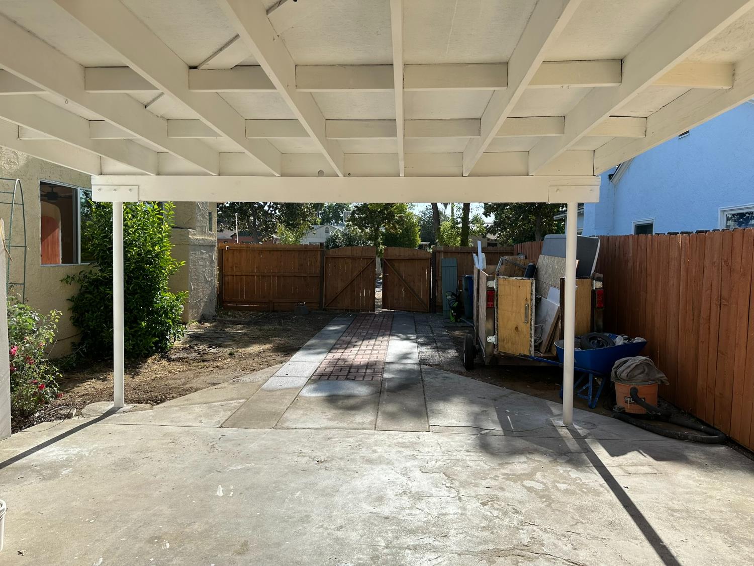 1441 N Calaveras, Fresno, CA 93728
