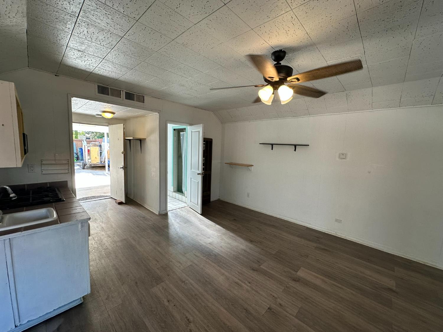 1441 N Calaveras, Fresno, CA 93728