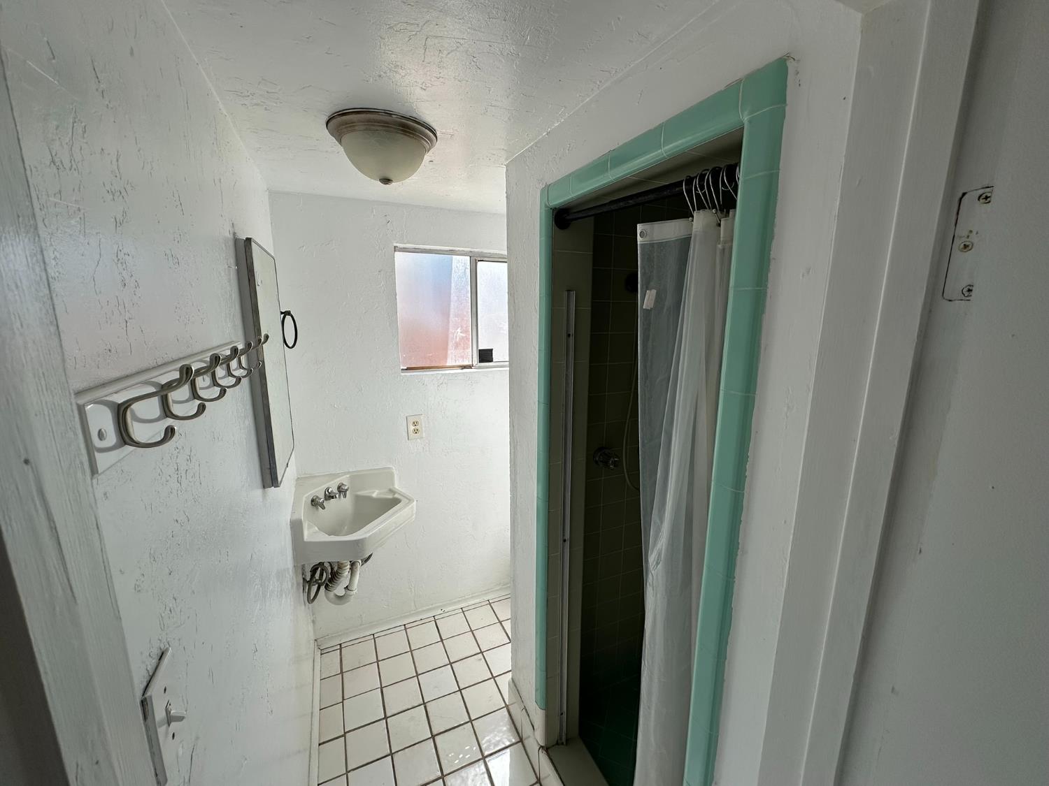 1441 N Calaveras, Fresno, CA 93728