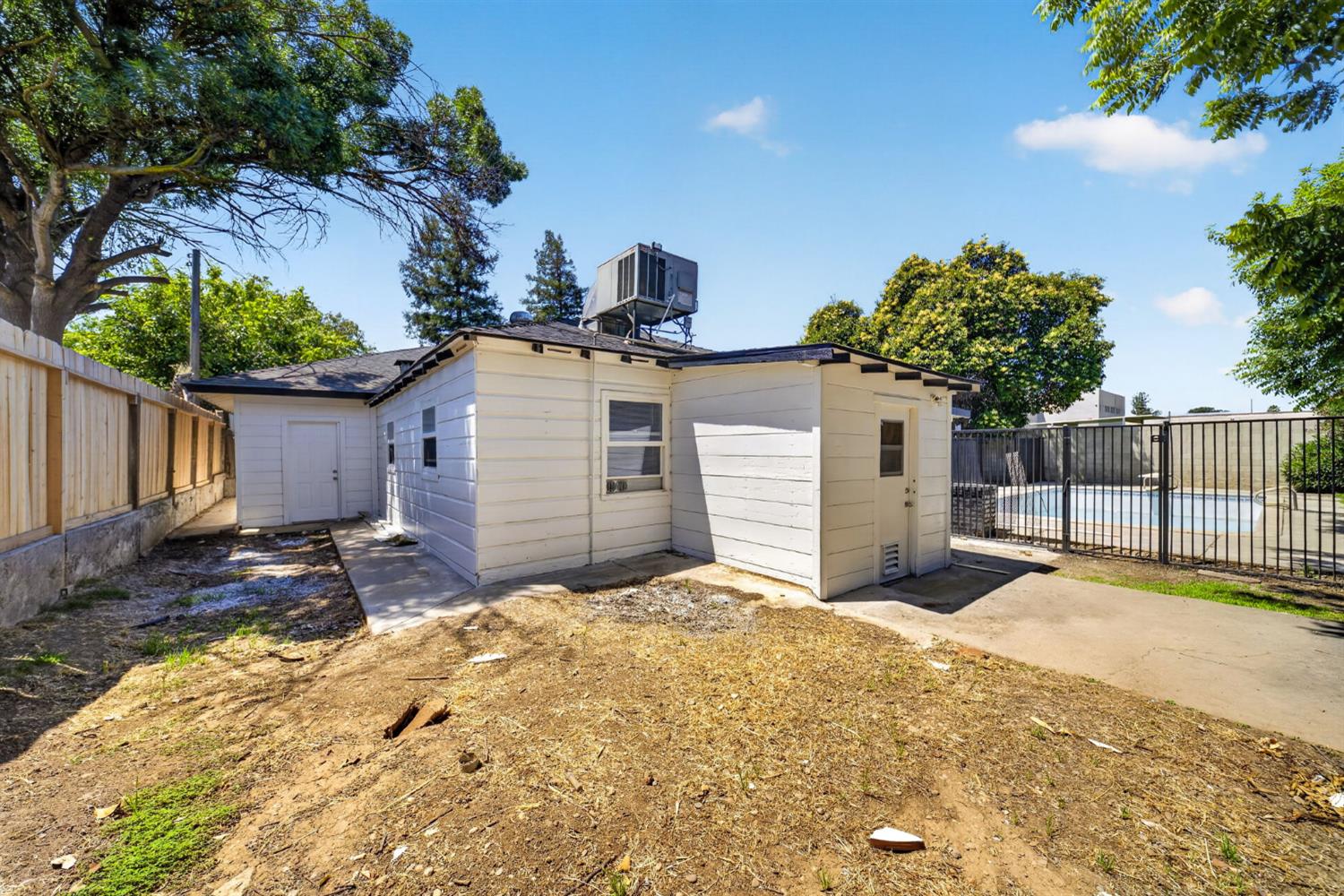 3245 E Gettysburg Ave, Fresno, CA 93726