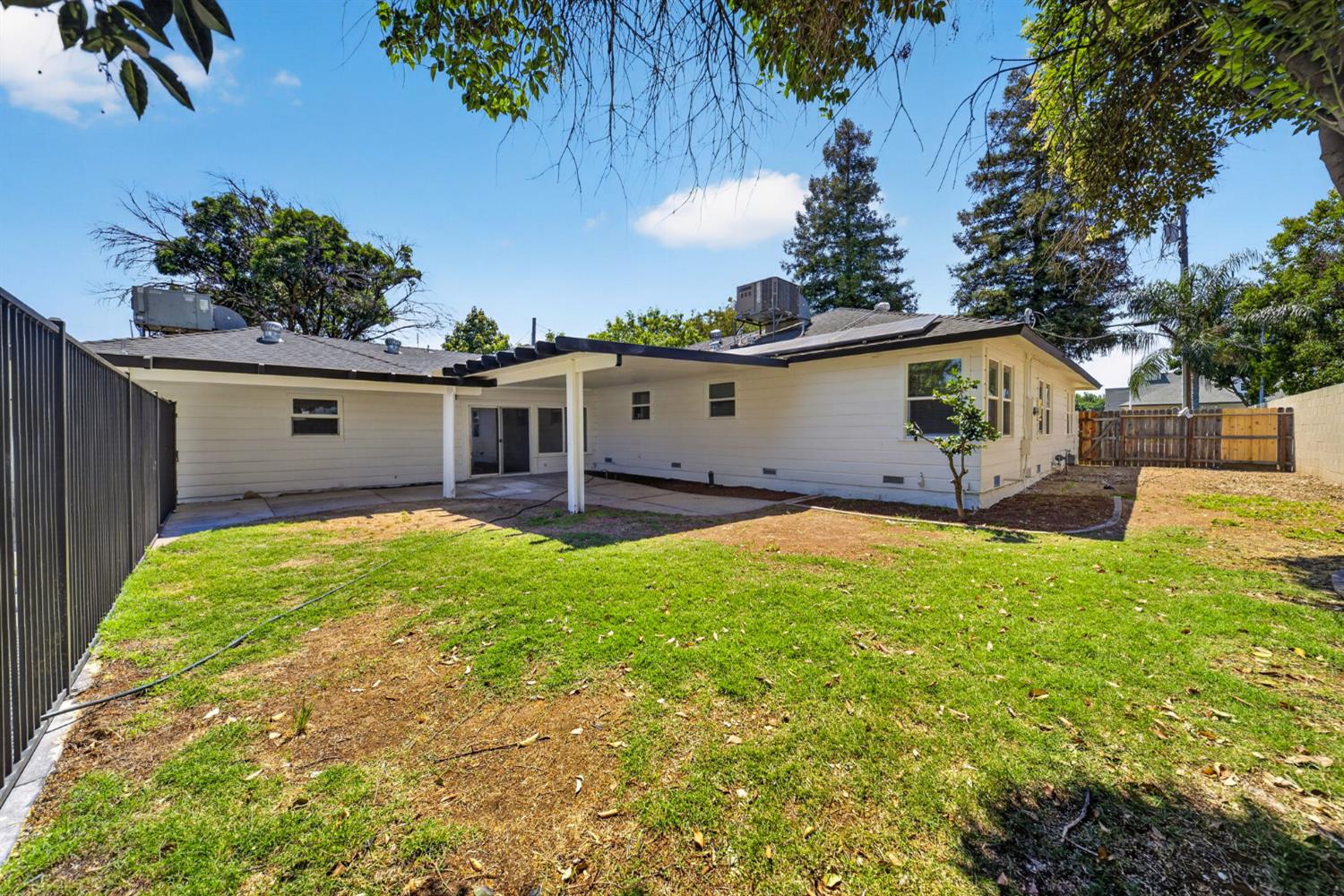 3245 E Gettysburg Ave, Fresno, CA 93726