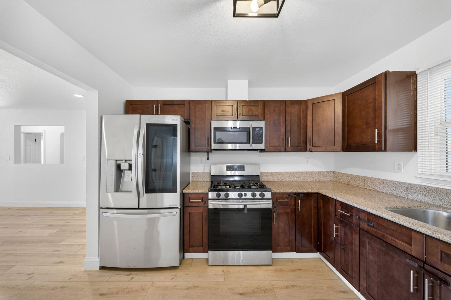 3245 E Gettysburg Ave, Fresno, CA 93726