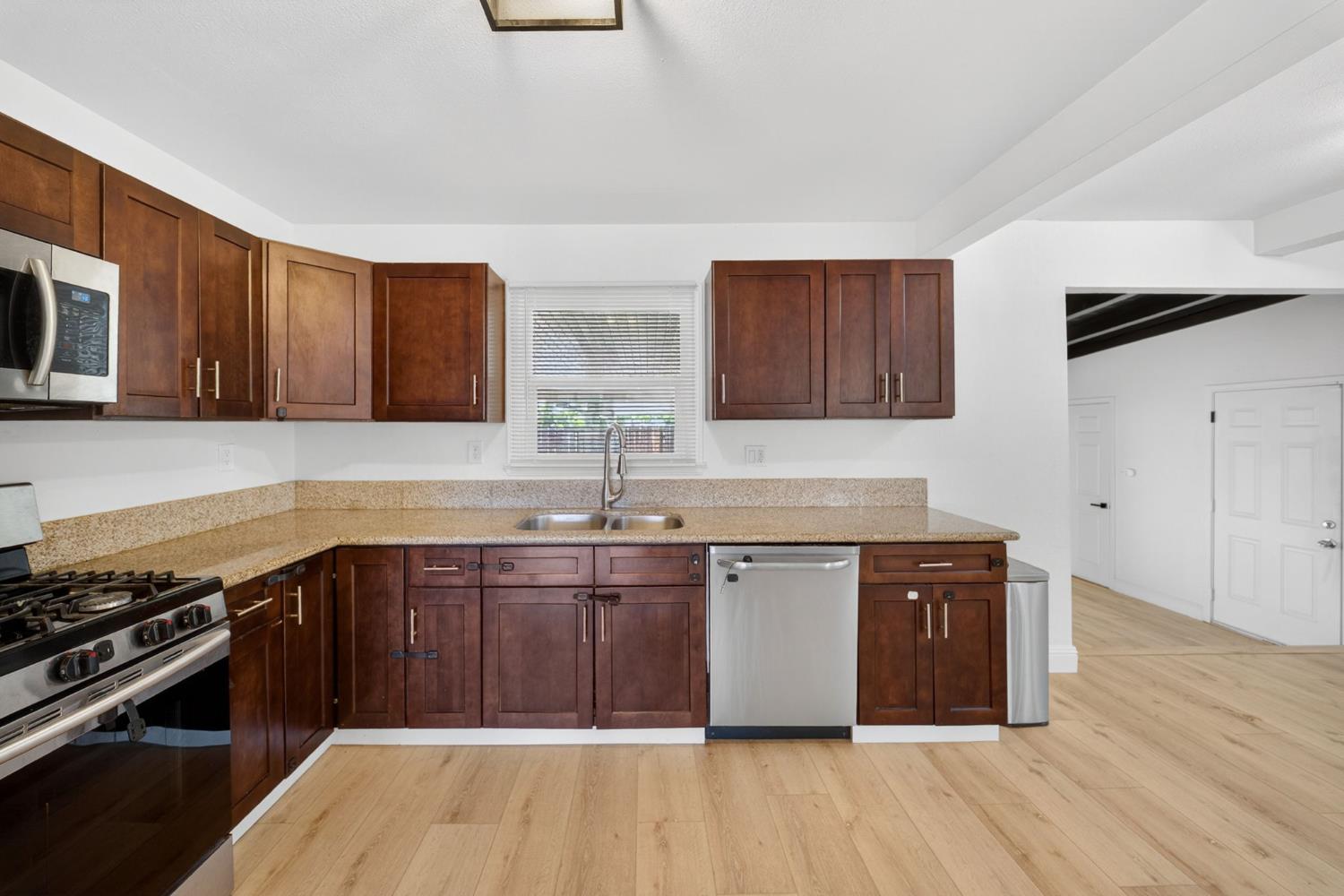 3245 E Gettysburg Ave, Fresno, CA 93726