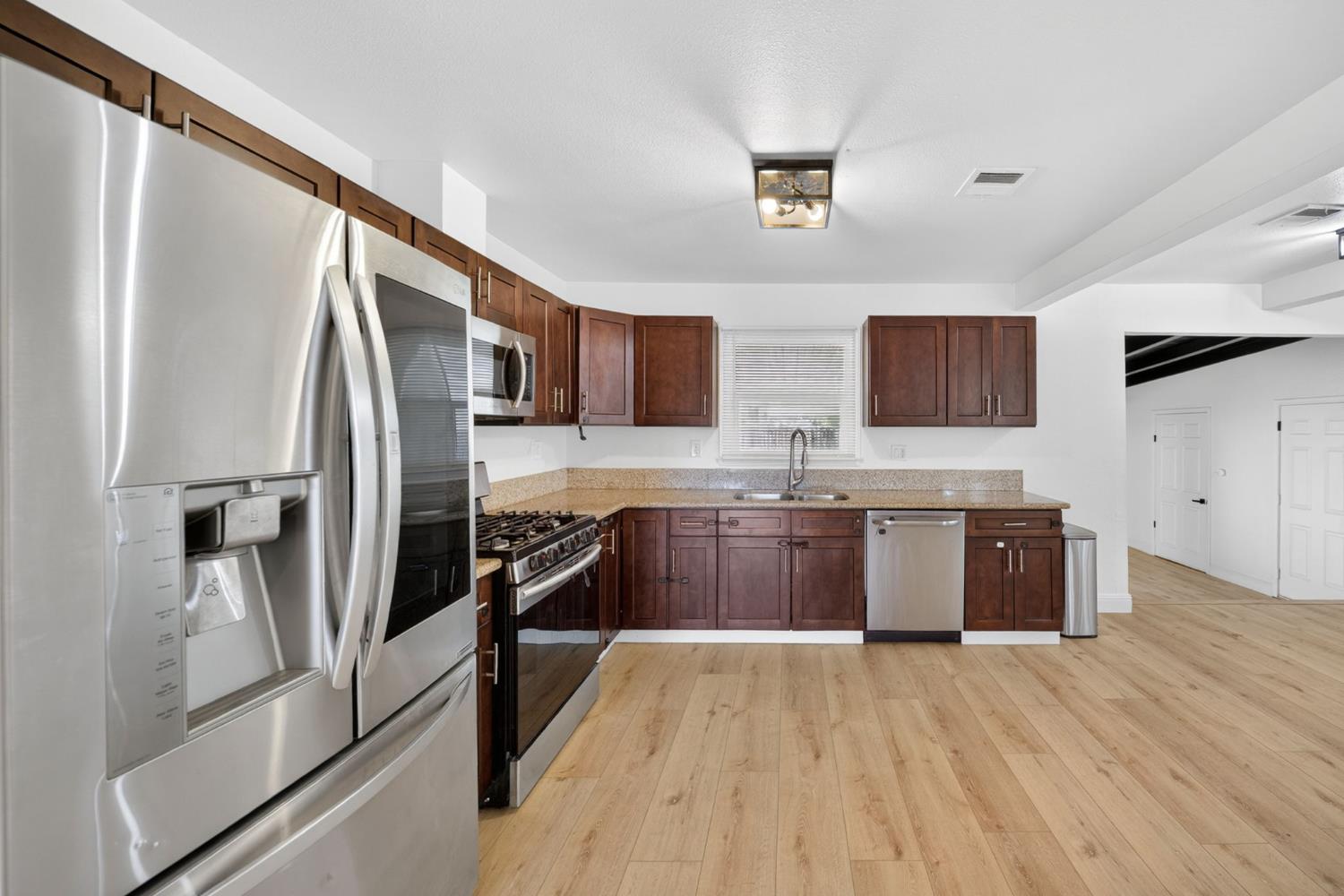 3245 E Gettysburg Ave, Fresno, CA 93726