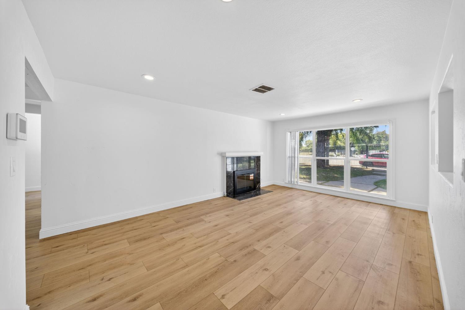 3245 E Gettysburg Ave, Fresno, CA 93726
