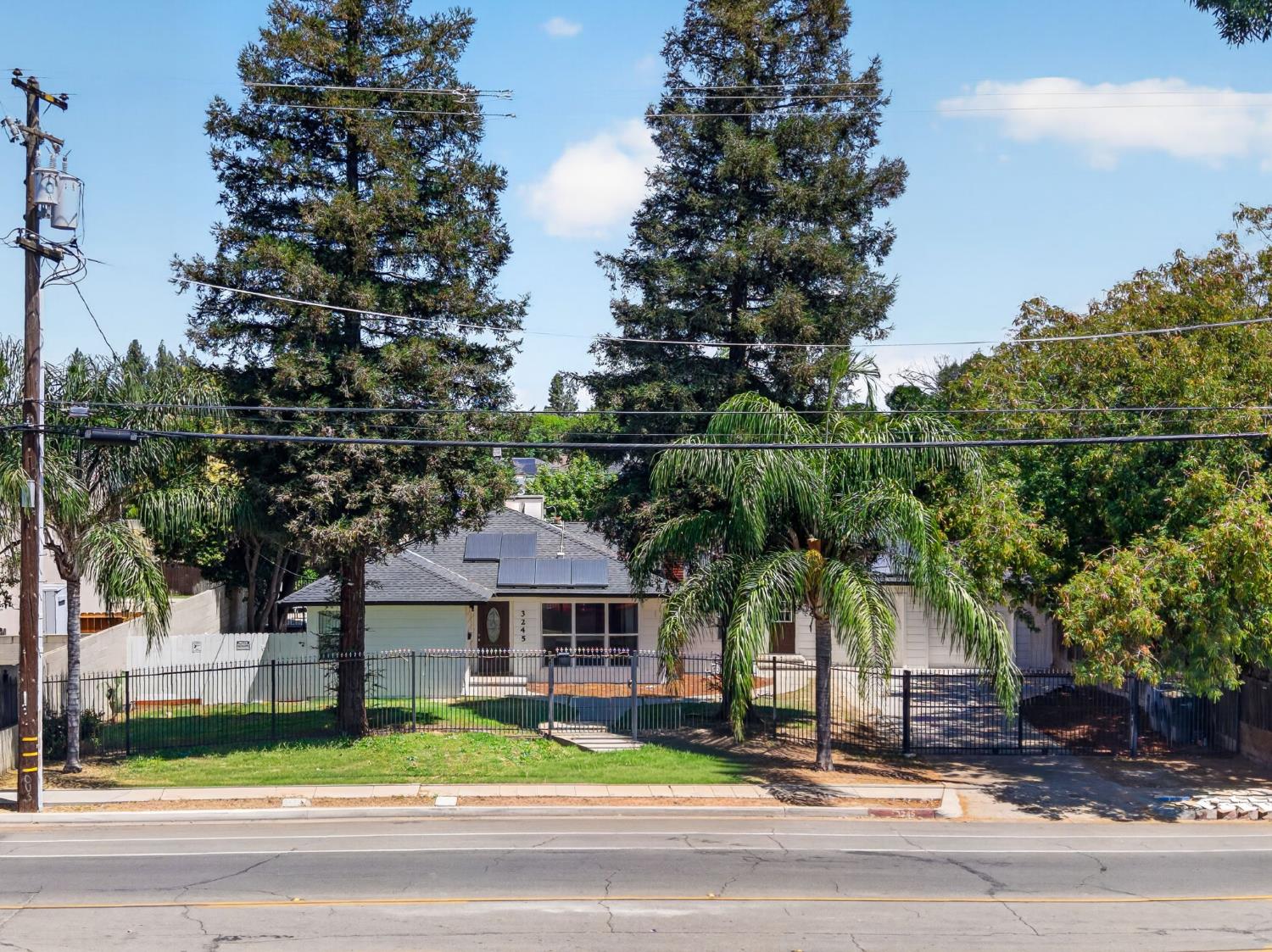 3245 E Gettysburg Ave, Fresno, CA 93726