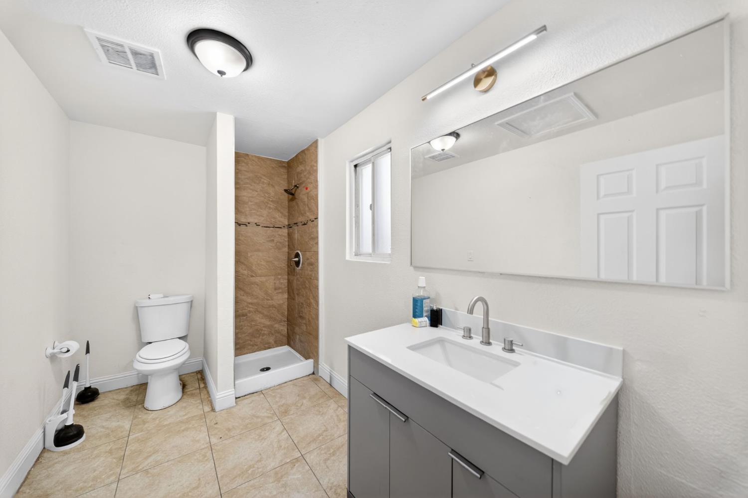 3245 E Gettysburg Ave, Fresno, CA 93726