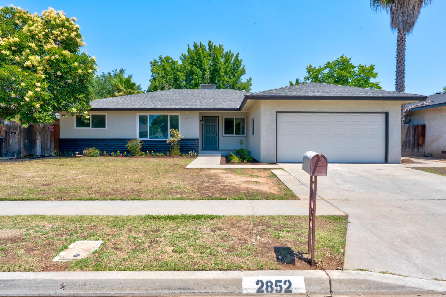 2852 E Paul Ave, Fresno, CA 93710