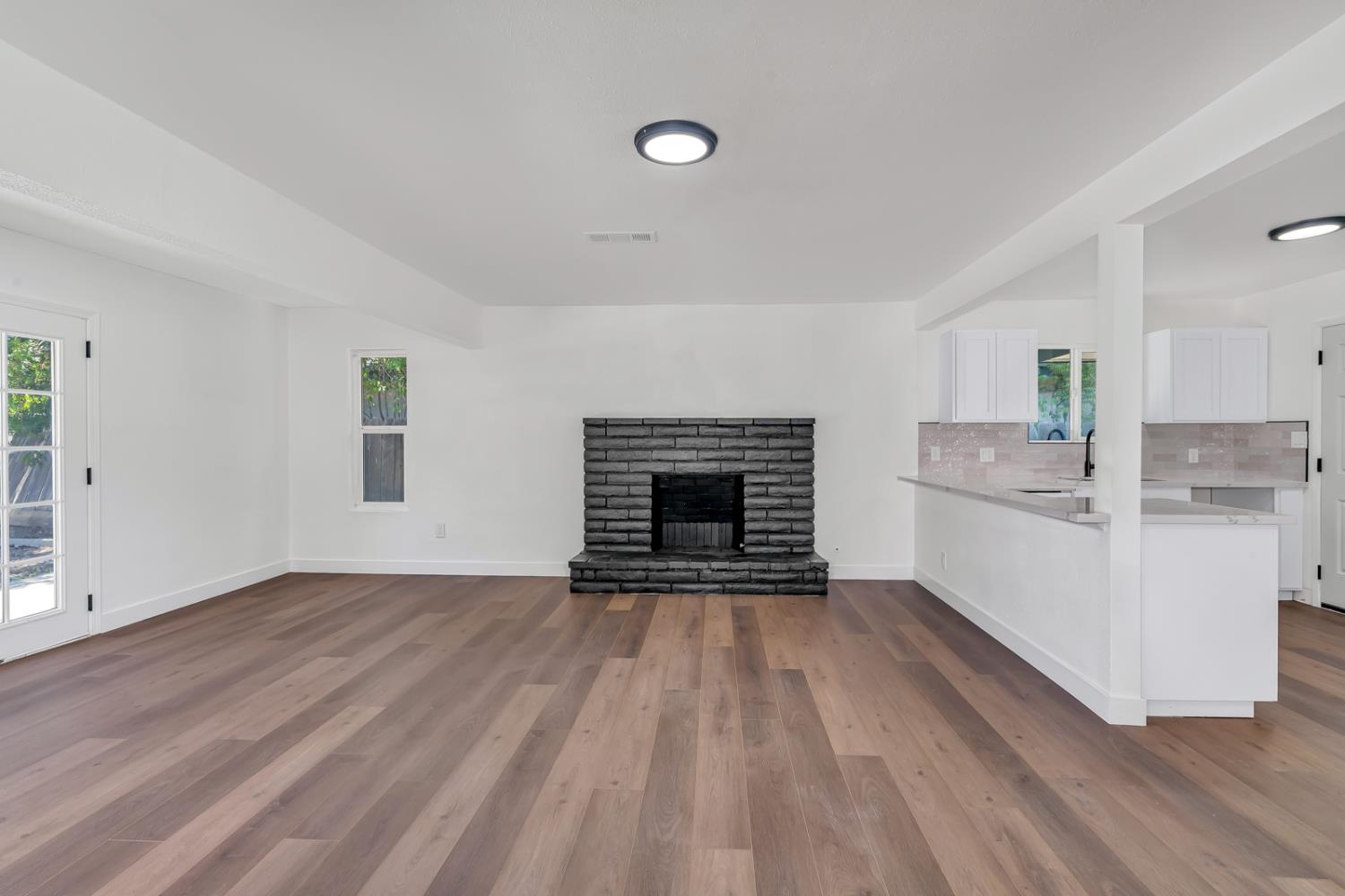 2852 E Paul Ave, Fresno, CA 93710