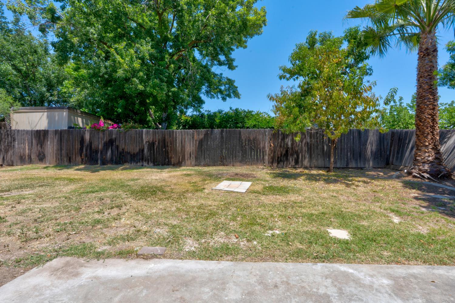 2852 E Paul Ave, Fresno, CA 93710
