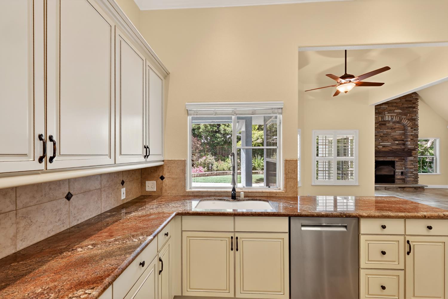 4926 W Pinedale Ave, Fresno, CA 93722