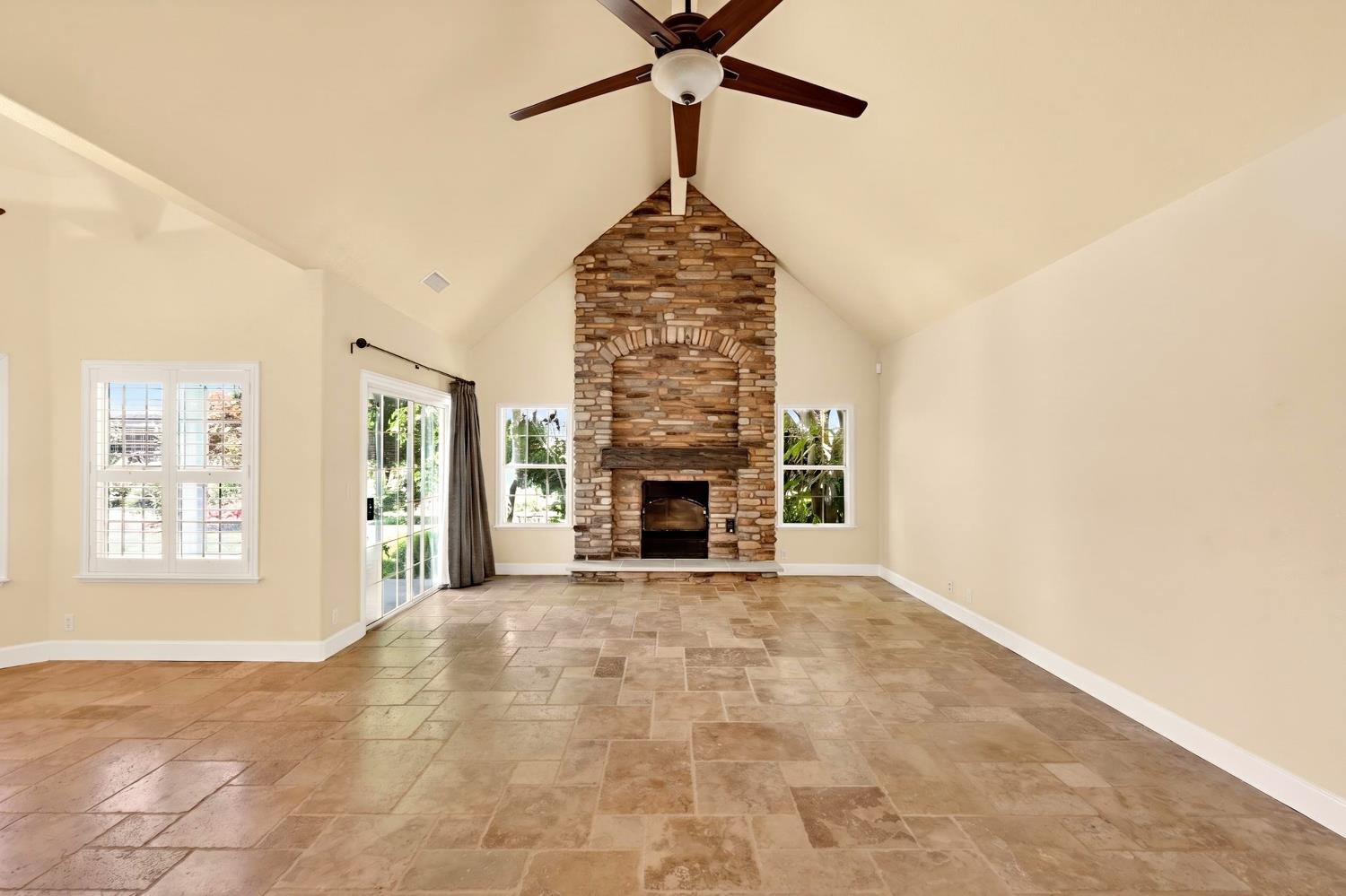 4926 W Pinedale Ave, Fresno, CA 93722