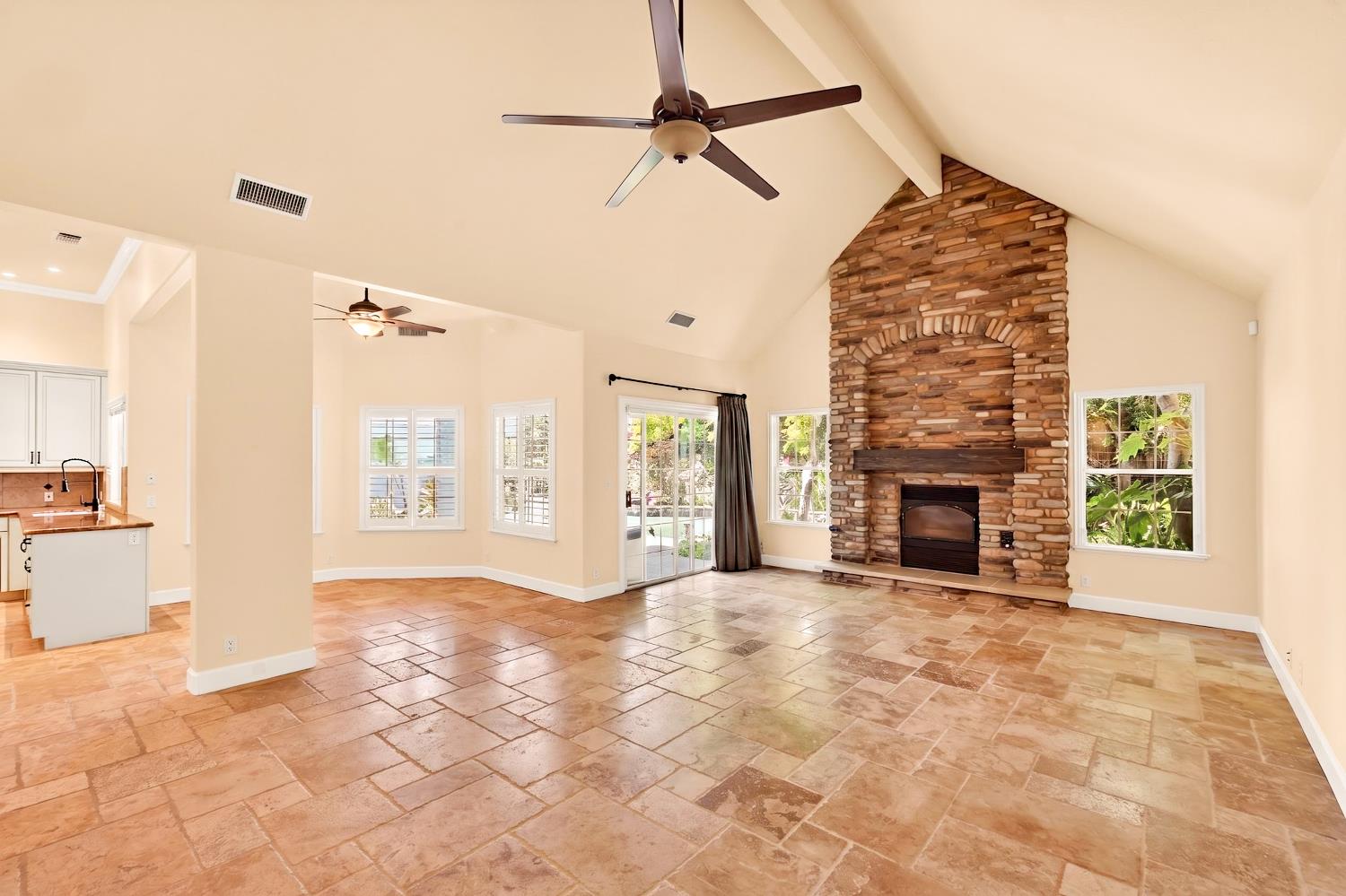 4926 W Pinedale Ave, Fresno, CA 93722