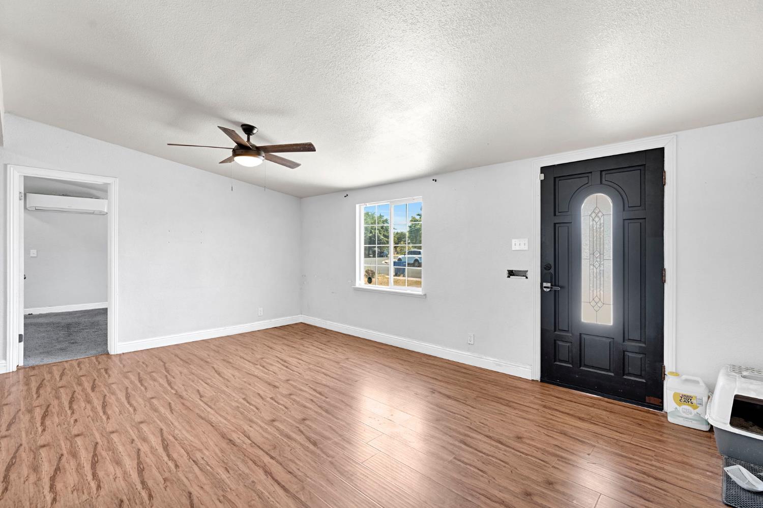 1714 E Metzler Dr, Sanger, CA 93657