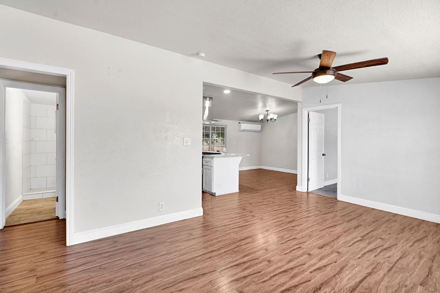 1714 E Metzler Dr, Sanger, CA 93657