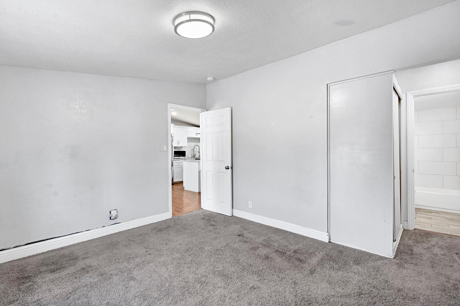 1714 E Metzler Dr, Sanger, CA 93657