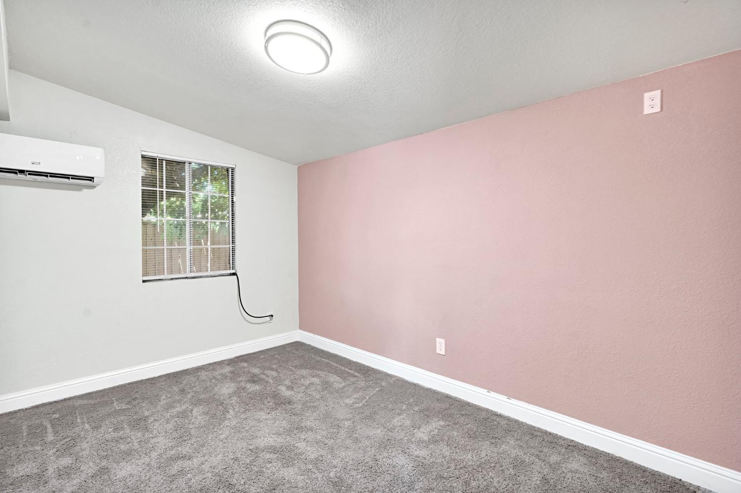 1714 E Metzler Dr, Sanger, CA 93657