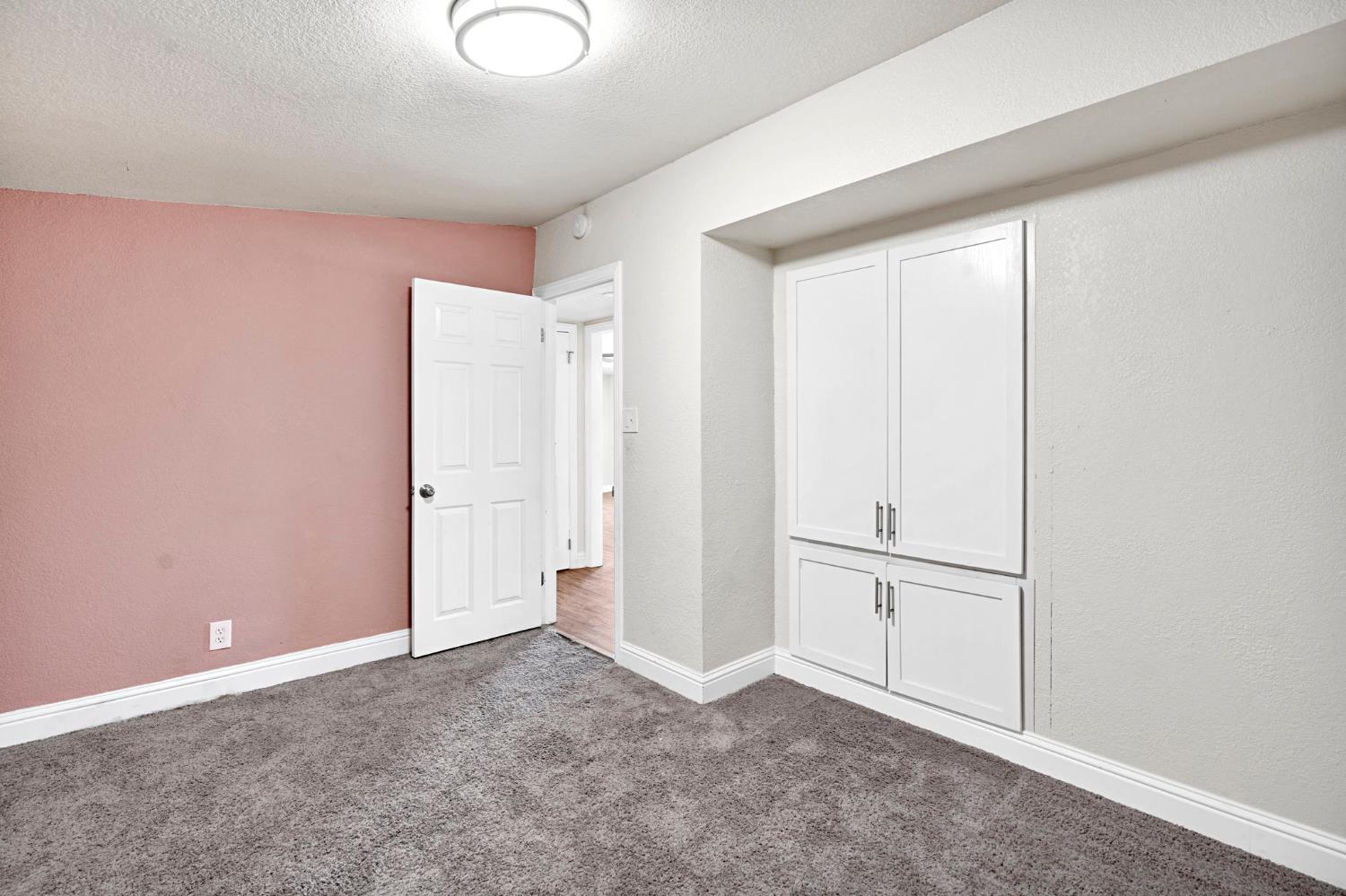 1714 E Metzler Dr, Sanger, CA 93657