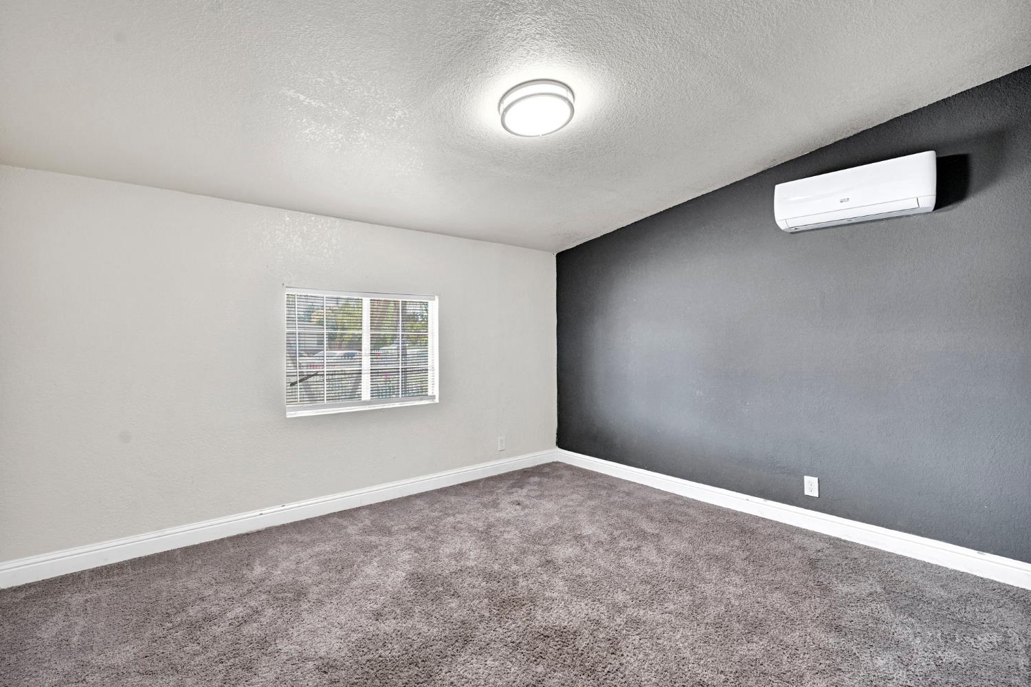1714 E Metzler Dr, Sanger, CA 93657