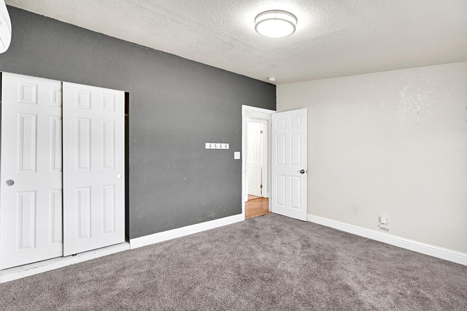 1714 E Metzler Dr, Sanger, CA 93657