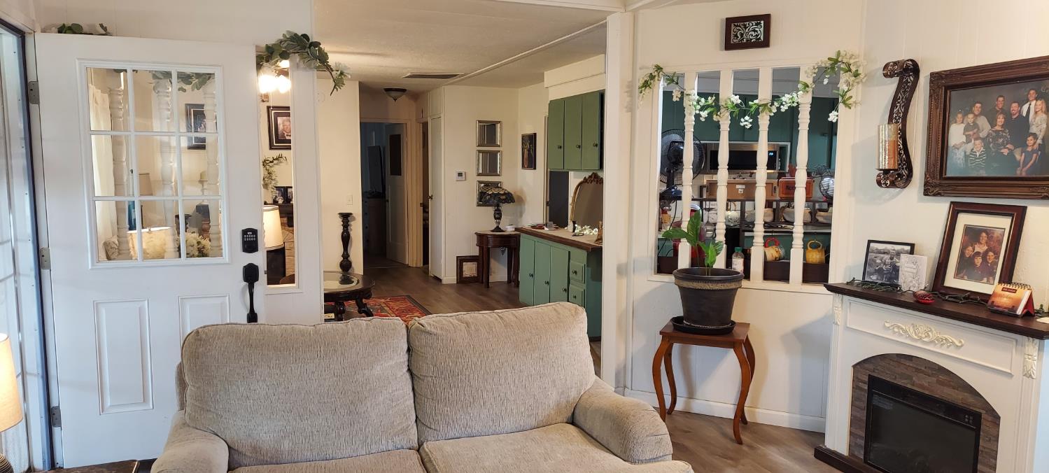 1300 W Olson Ave #129, Reedley, CA 93654