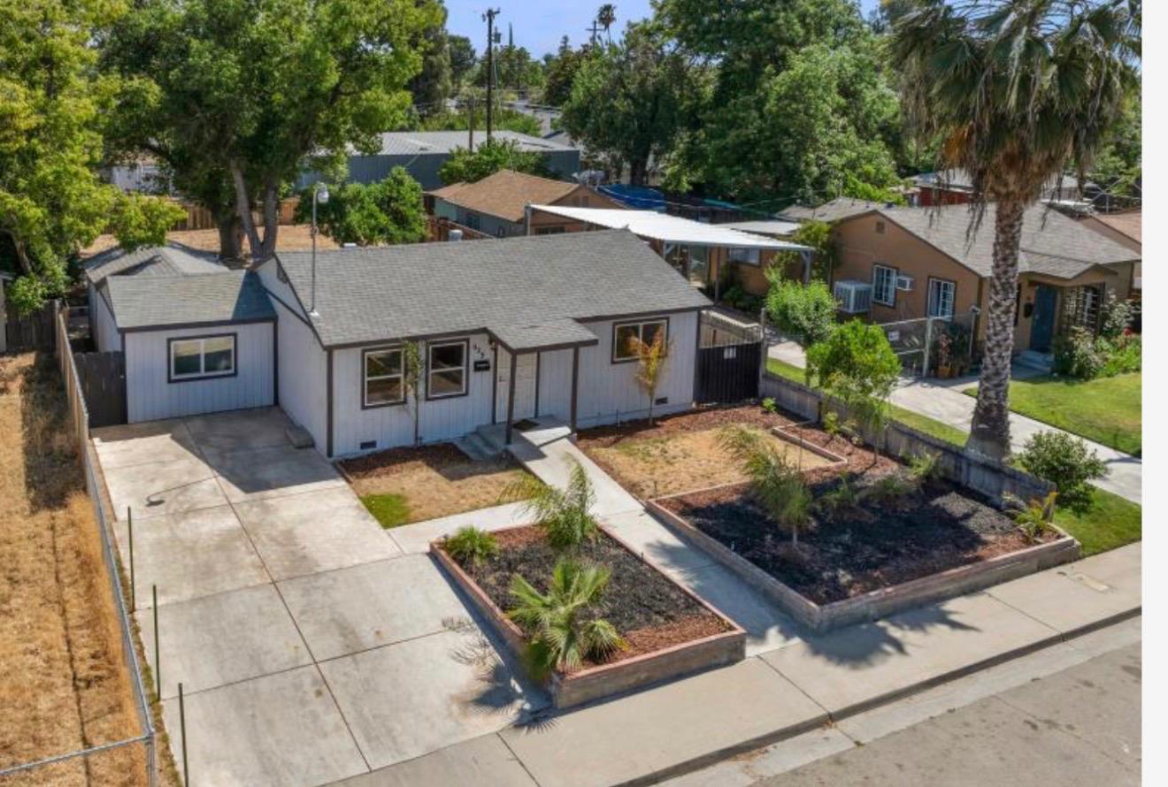 925 W Peralta Way, Fresno, CA 93705