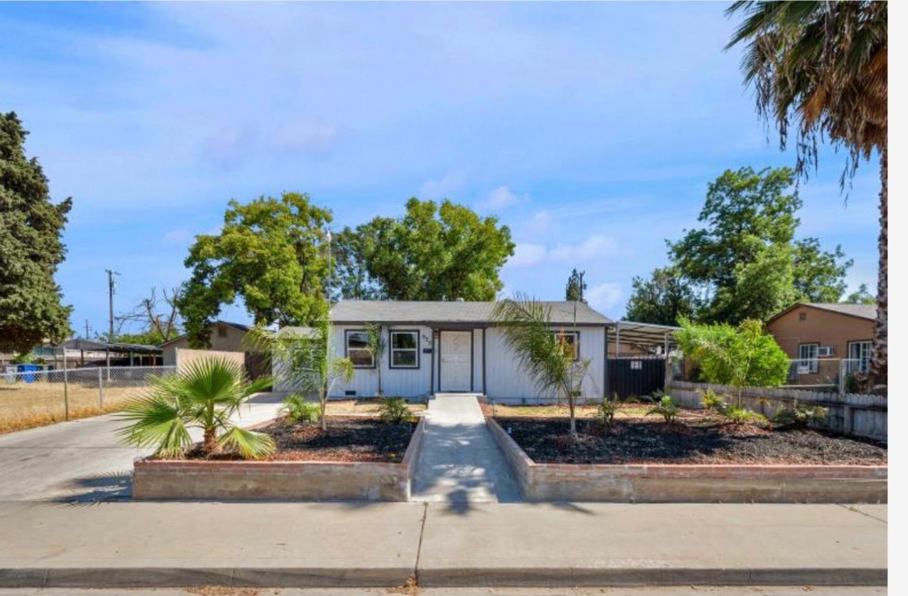 925 W Peralta Way, Fresno, CA 93705