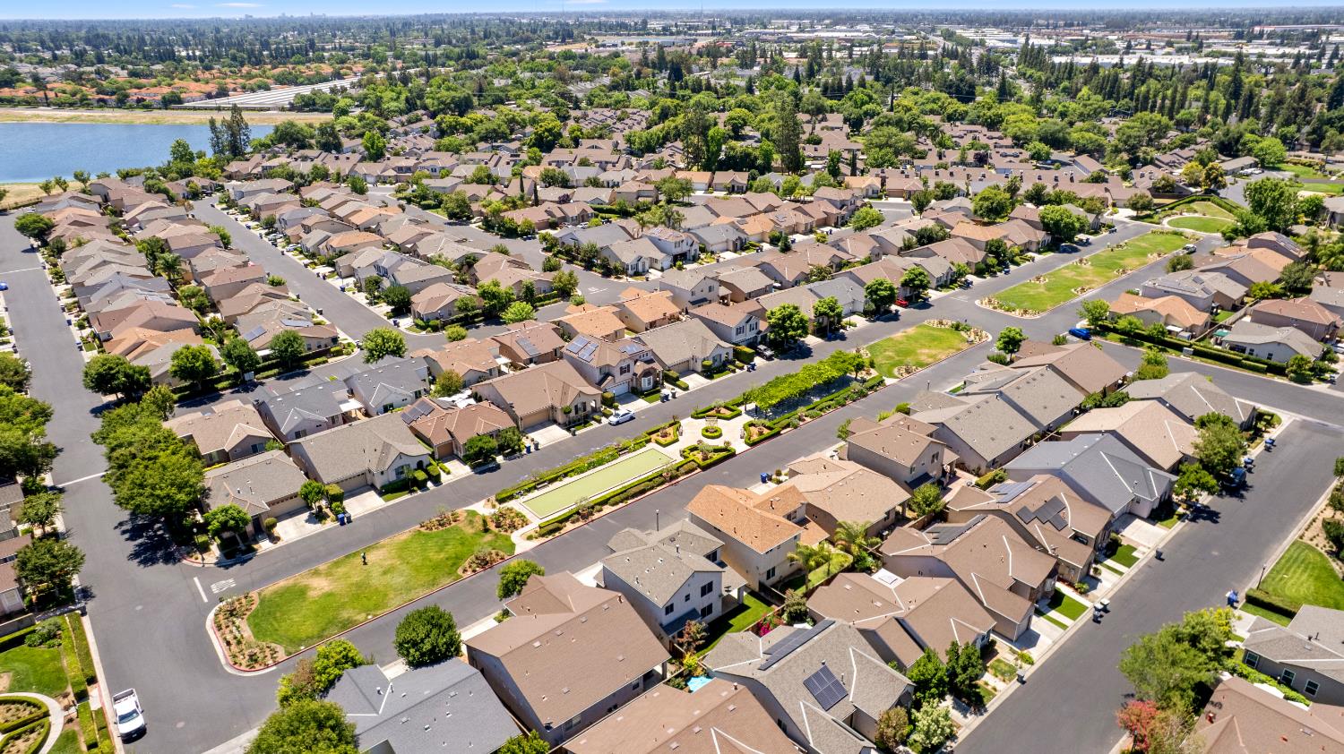 5621 N Citrus Ln, Fresno, CA 93711