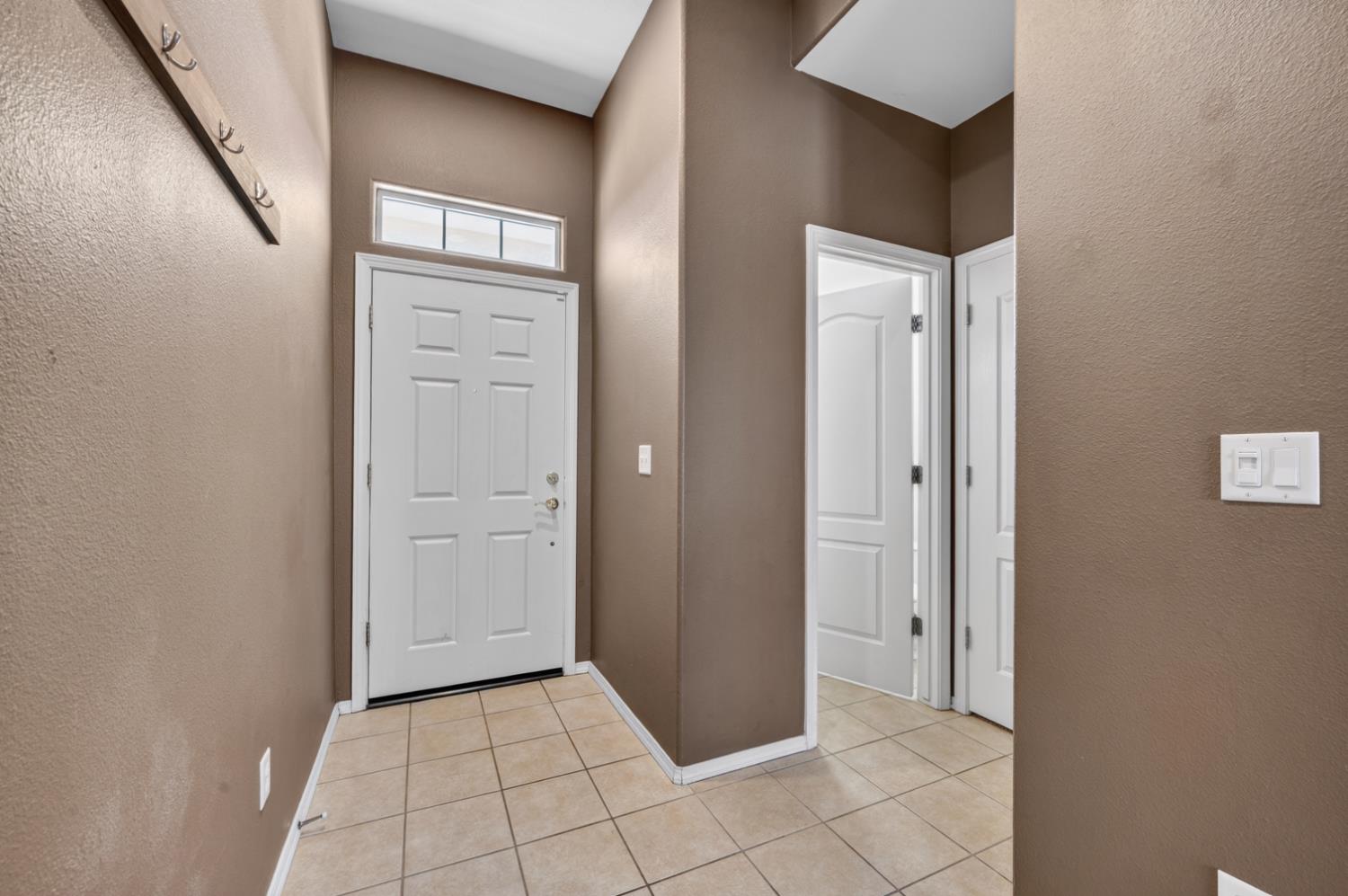 5621 N Citrus Ln, Fresno, CA 93711