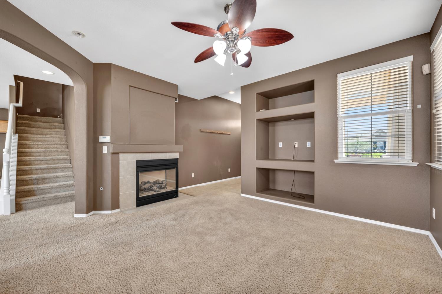 5621 N Citrus Ln, Fresno, CA 93711
