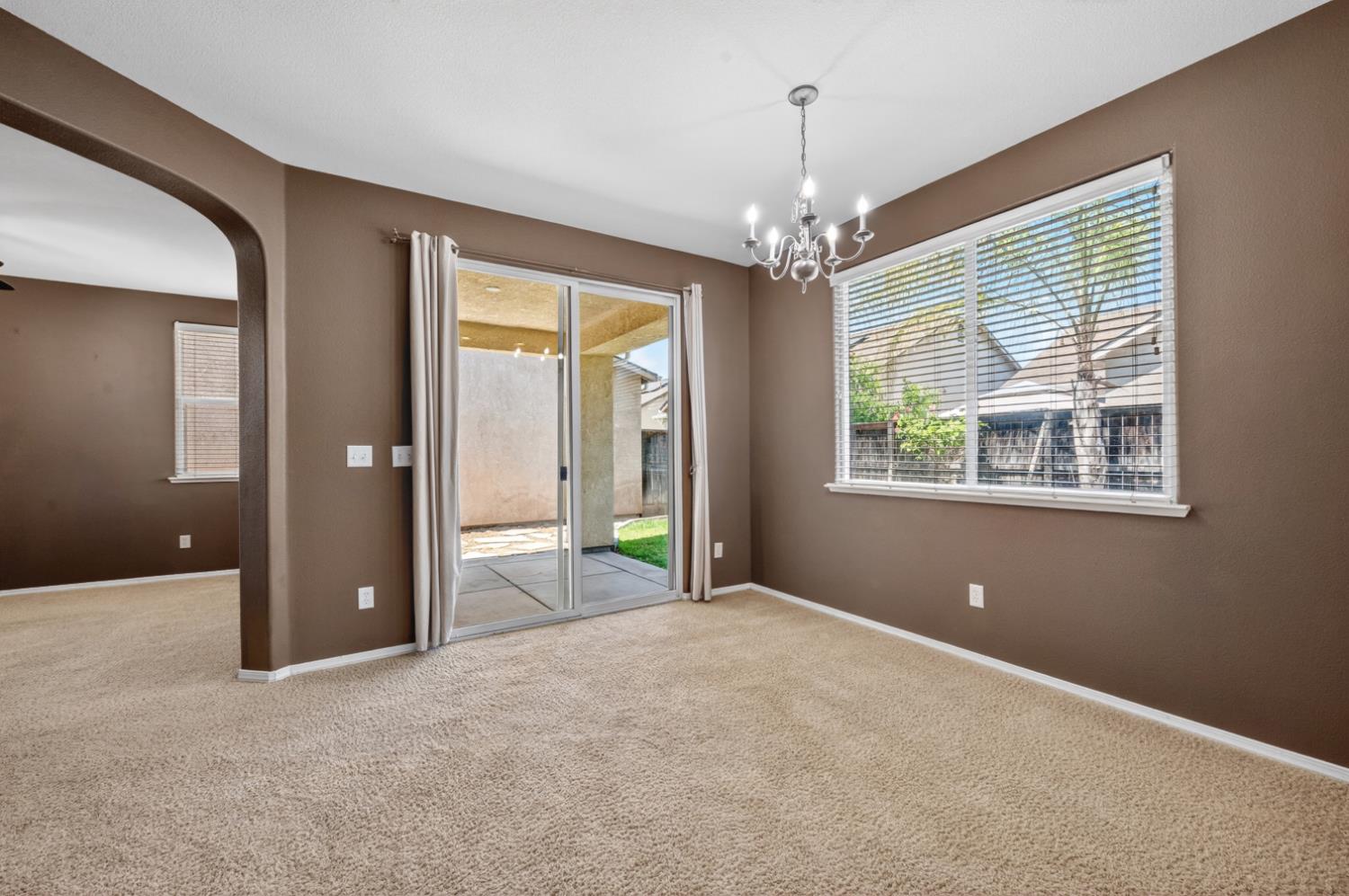 5621 N Citrus Ln, Fresno, CA 93711