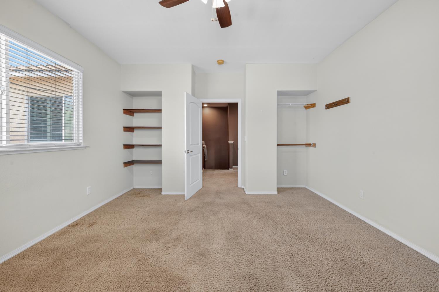 5621 N Citrus Ln, Fresno, CA 93711