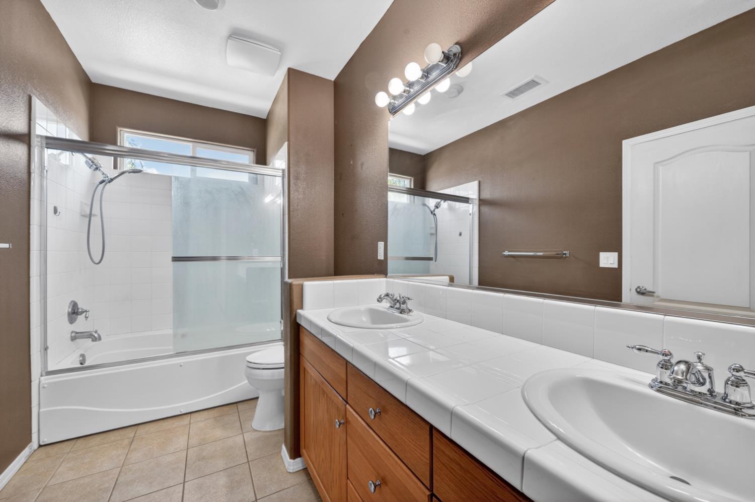 5621 N Citrus Ln, Fresno, CA 93711