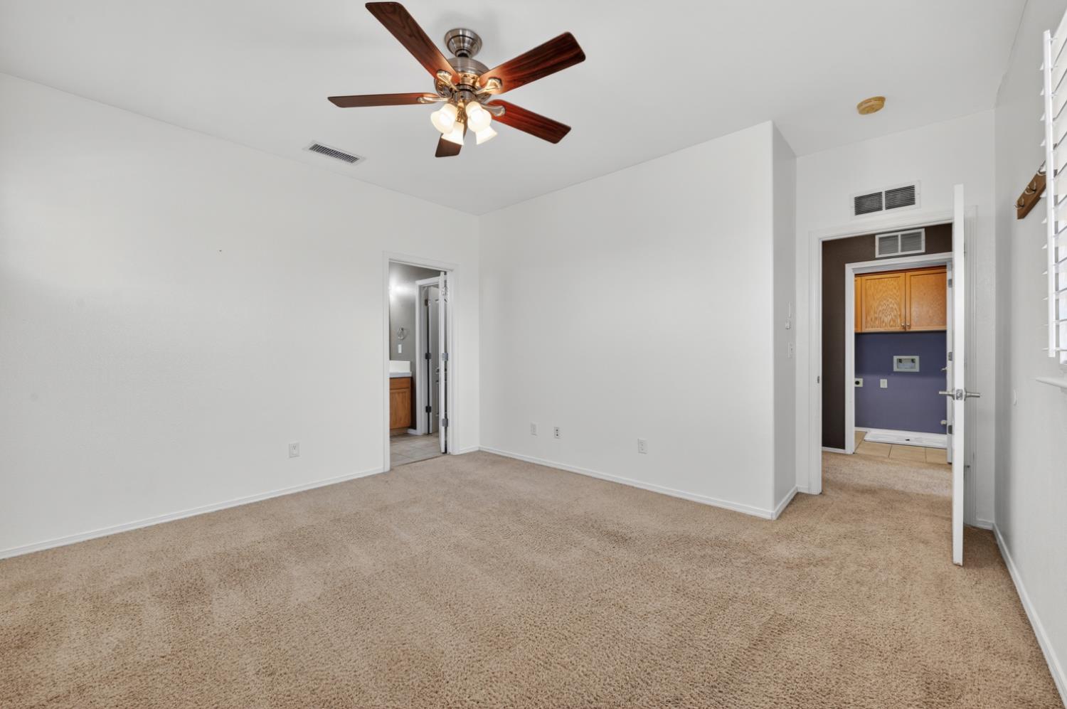 5621 N Citrus Ln, Fresno, CA 93711